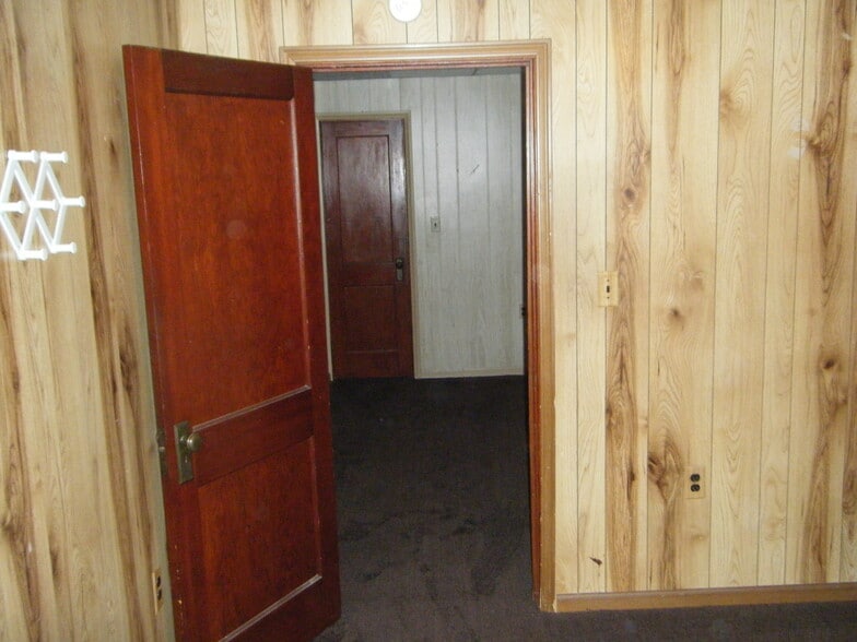 Building Photo - 504 W Boyd St