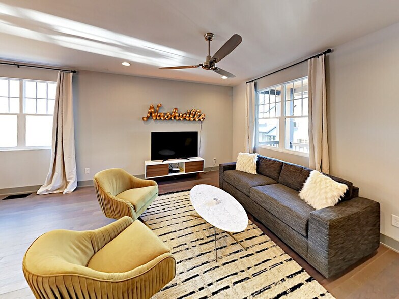 Primary Photo - 2125 8th Ave S