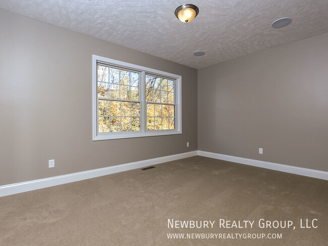 Building Photo - 2 Bedroom, 2.5 Bath Townhome - Discover th...