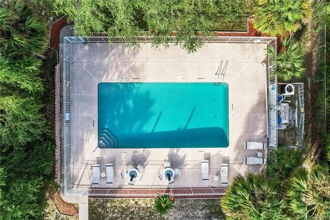 Building Photo - 2 bedroom, 2 bath ground level condo with ...