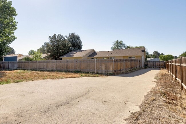 Building Photo - 10934 W Camas St