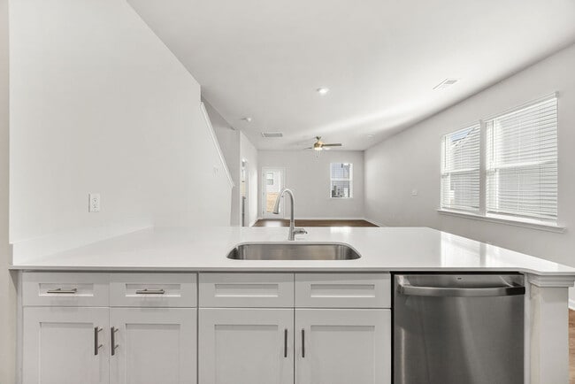 Building Photo - 512 Serena Trl