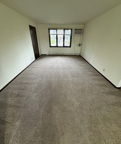 Building Photo - 2355 Chalet Gardens Rd