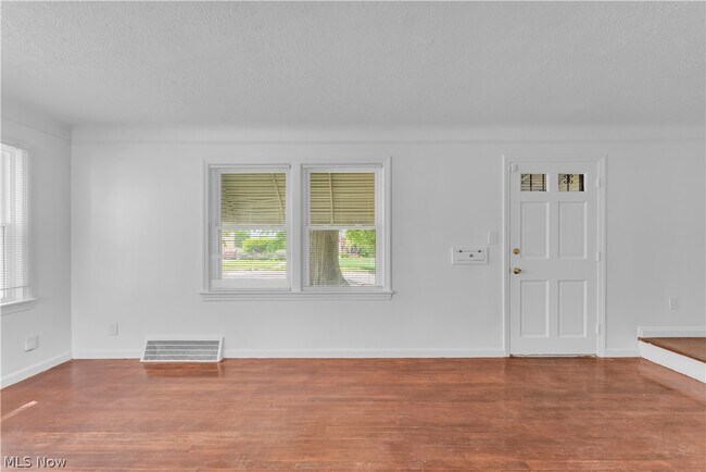 Building Photo - 15803 Delrey Ave