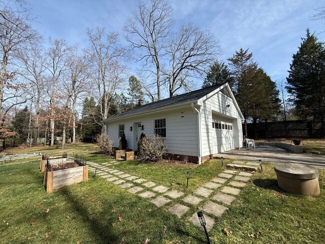 Building Photo - Gorgeous 3BD, 2.5BA North Raleigh Home on a Large Lot with a 2-Car Detached Garage in a Prime Loc...