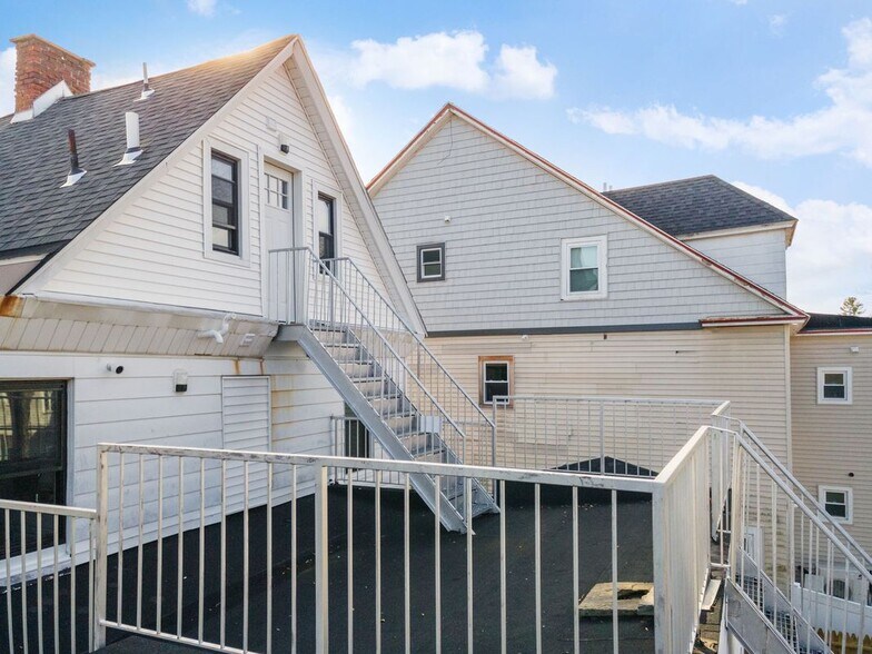 Building Photo - 84 N Allen St