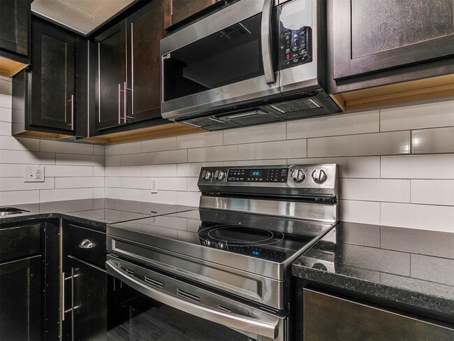 Building Photo - 816 S Santa Fe Dr