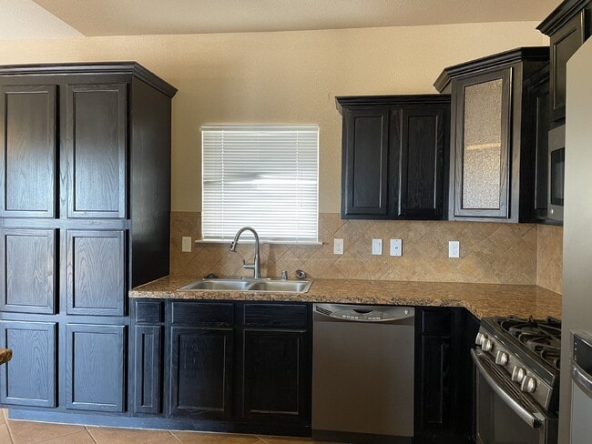 Building Photo - 12960 Cozy Cove Ave