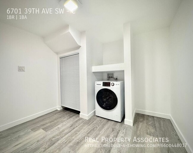 Building Photo - 6701 39th Ave SW