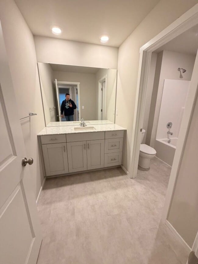 Building Photo - Brand New 2025 Home in Bakerview