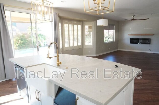 Building Photo - 15410 S 17th Ln