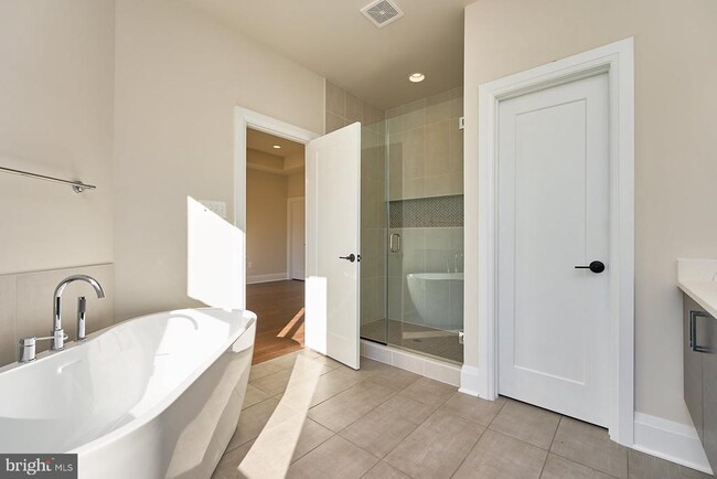 Building Photo - 6845 Churchill Rd