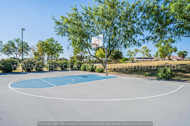 Building Photo - Beautiful split floorplan in a great neigh...