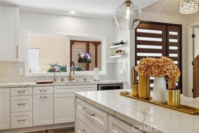 Building Photo - 2425 Vista Hogar