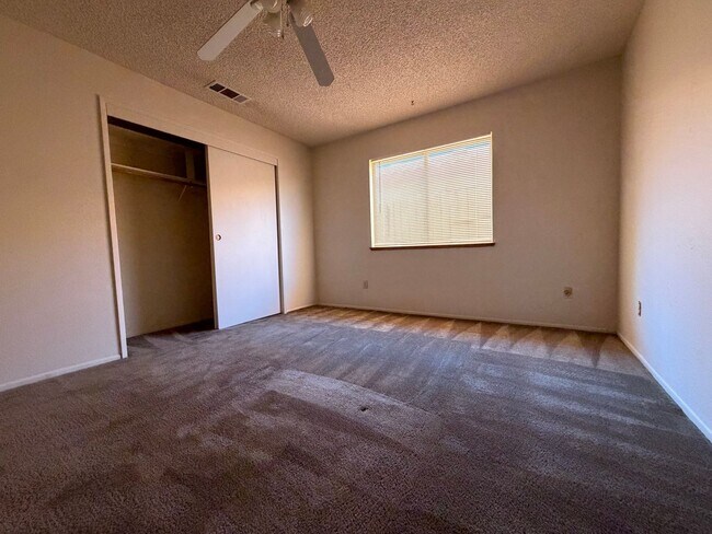 Building Photo - 9641 N Loop Blvd