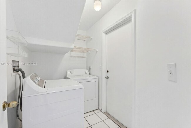 Building Photo - 931 Opal Terrace