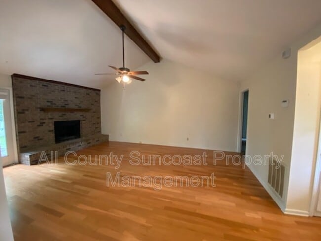 Building Photo - 105 Whisper Ct