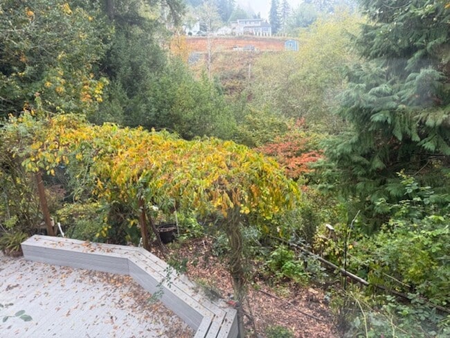 Building Photo - Charming Craftsman in Sunny Coquille! Mont...