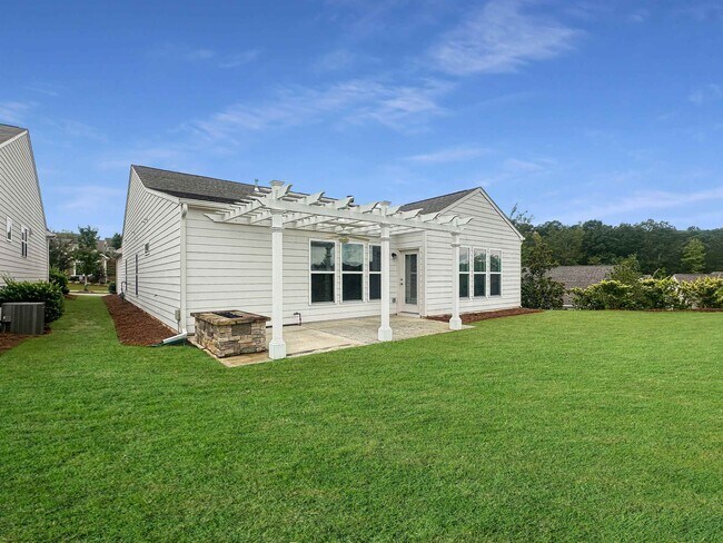 Building Photo - 813 Firefly Ct