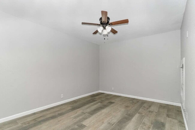 Building Photo - Cozy 2 Bedroom 1 Bath Duplex in Cleburne TX. 50% off One Month’s Rent!
