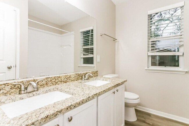 Building Photo - 17411 Hoover Gardens Dr
