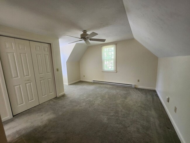 Building Photo - Newton Manor 3 Bedroom Townhome