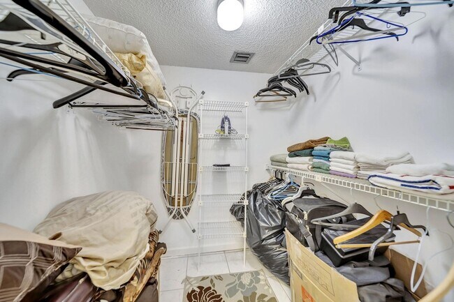 Building Photo - 9485 N Belfort Cir