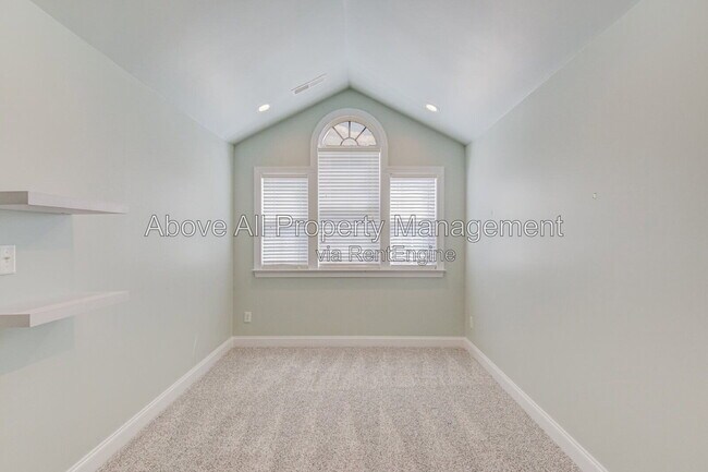 Building Photo - 2041 Jadewood Dr