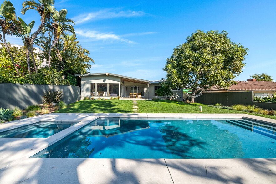 Building Photo - 2431 Carman Crest Dr