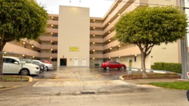 Primary Photo - 2735 W 52nd St