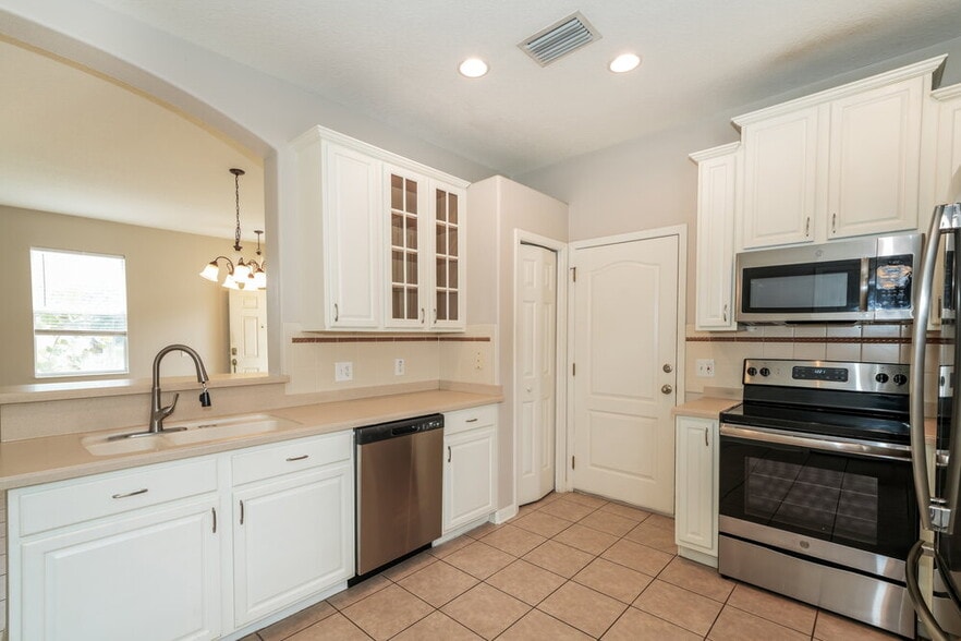 Building Photo - 8574 Deer Chase Dr