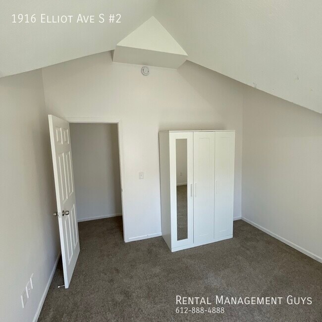 Building Photo - 1916 Elliot Ave