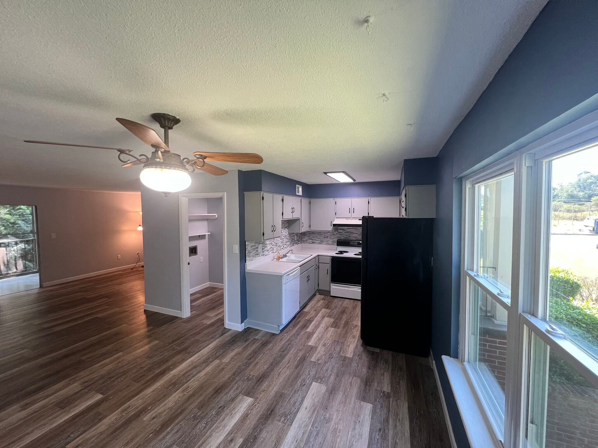 Building Photo - 1100 Skyland Dr