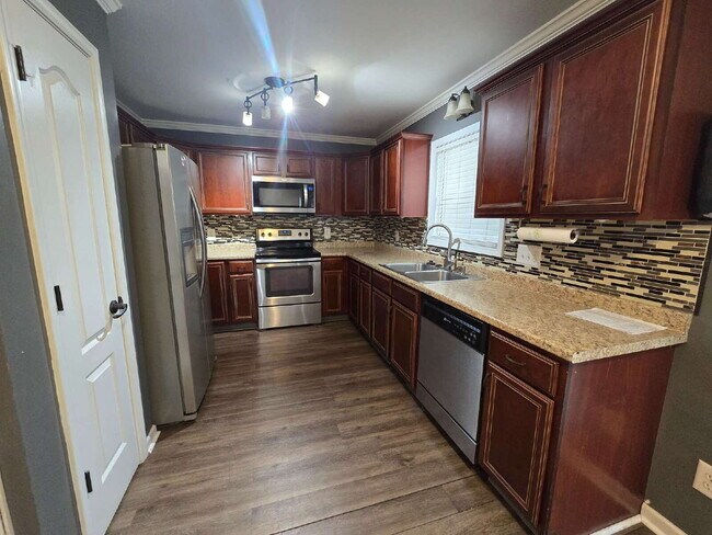 Building Photo - 3529 Southwood Dr
