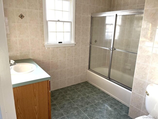 Building Photo - 56 Linwood Rd N