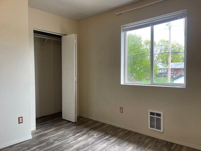 Building Photo - PENDING APPLICATION- Beautiful 3 Bedroom S...