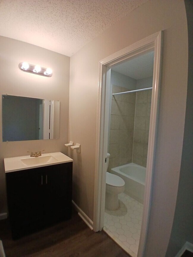 Building Photo - Charming 3BR/2BA in Riverdale | Modern LVP