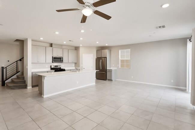 Building Photo - 5 Bedroom Home In Inspirada With Bed And F...