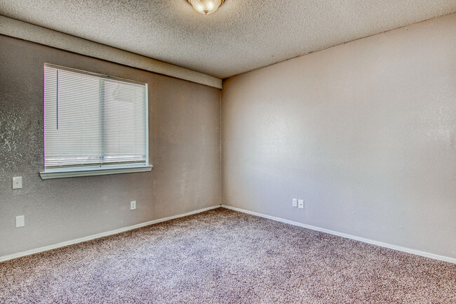 Building Photo - 2405 Tierra Humeda Dr
