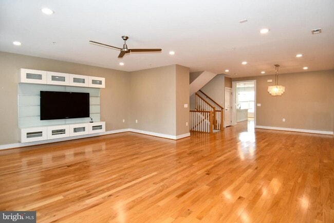 Building Photo - 2305 Main Line Blvd