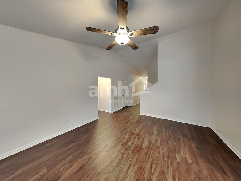 Building Photo - 419 Creekside Ln