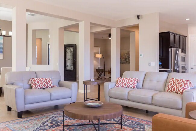 Building Photo - 18519 W Paradise Ln