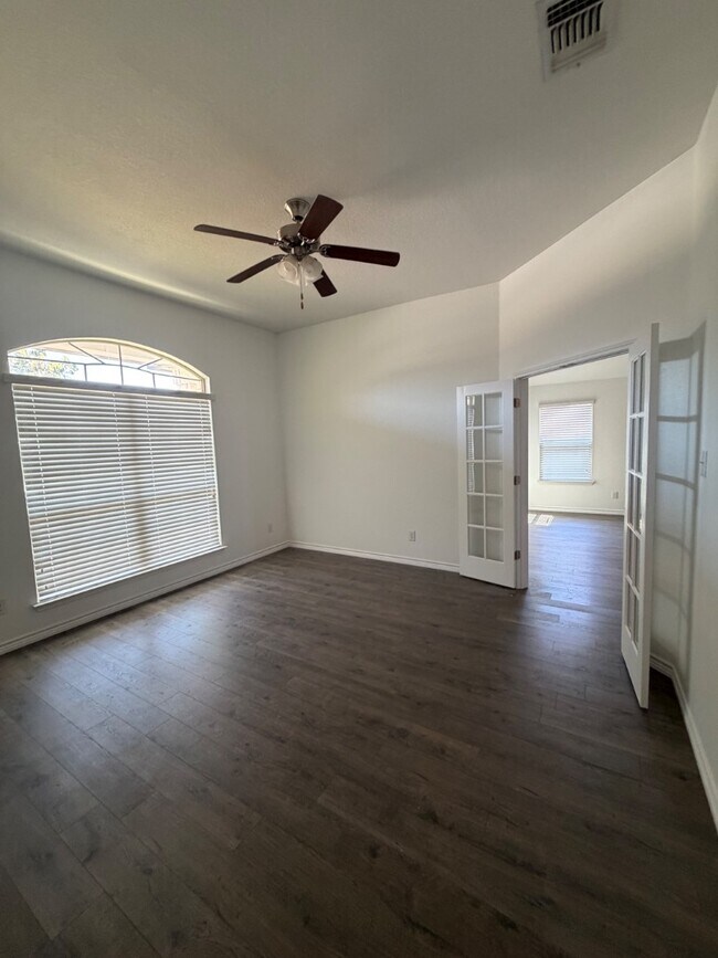 Building Photo - 1114 Emerald Gate Dr