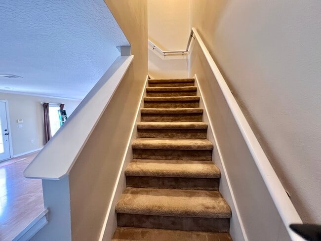 Building Photo - Gorgeous 3-bedroom, 2 1/2-bath End Unit To...