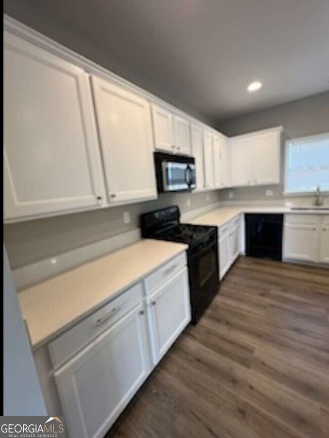 Building Photo - 118 Hidden Lake Cir