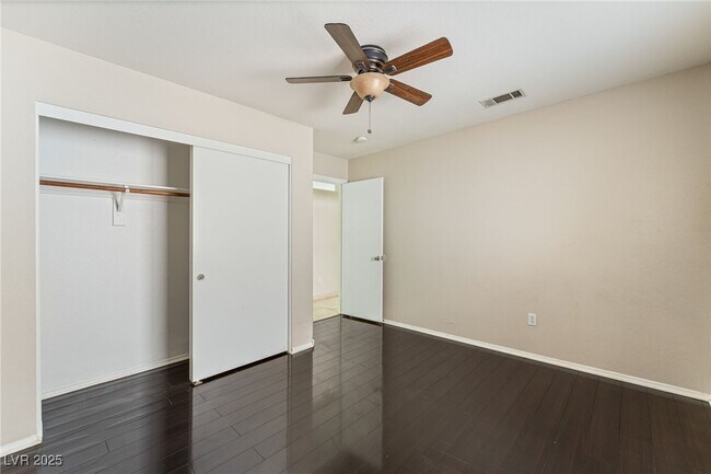 Building Photo - 857 Lantham Pl