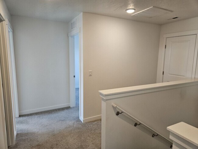 Building Photo - Welcome to this spacious 4 bedroom, 3 bathroom home located in Caldwell, ID.