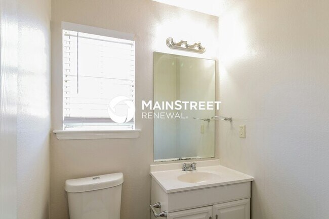 Building Photo - 4 Bedroom Pet-Friendly Home in MEMPHIS, TN with Main Street Renewal