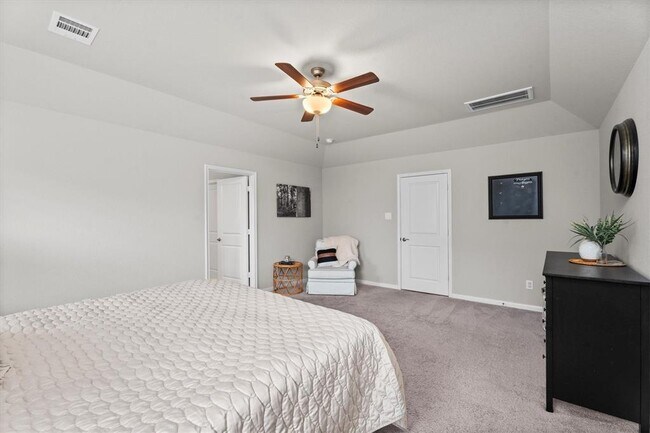 Building Photo - 2221 Hay Field Ct