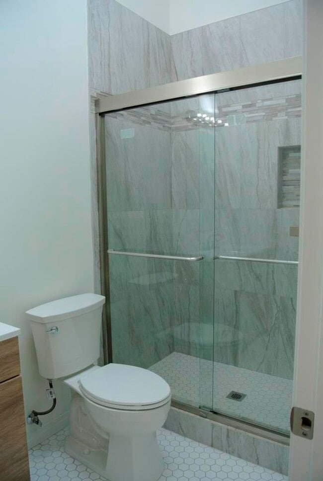 Building Photo - 1 Br/1 Ba ADU West of I-5! - Buena Vista